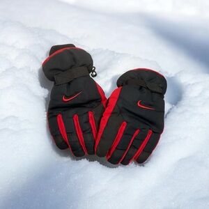 Nike Youth‎ Insulated Ski Gloves Winter Red And Black Spring break